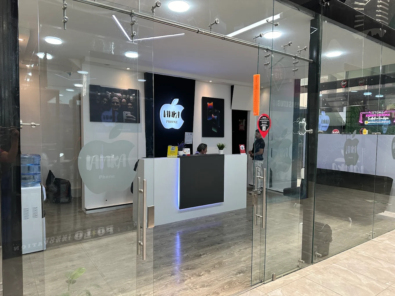 Tienda física de Iankaphone en el Centro Comercial Punto 13, Bogotá